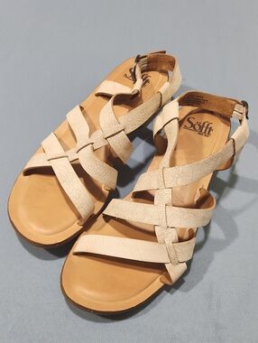 NWOT Sofft Ambrosa Women's Cream Sandals. Size 11.